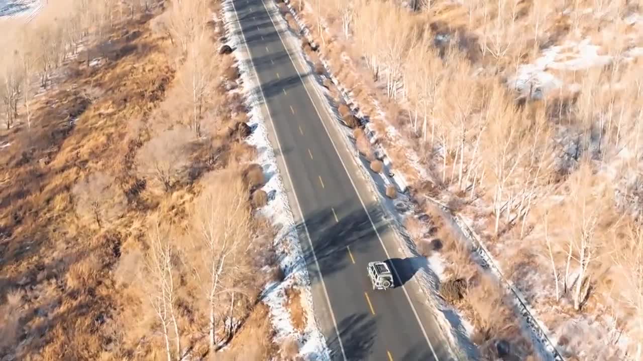 【合集】航拍冬天森林公路开车视频下载