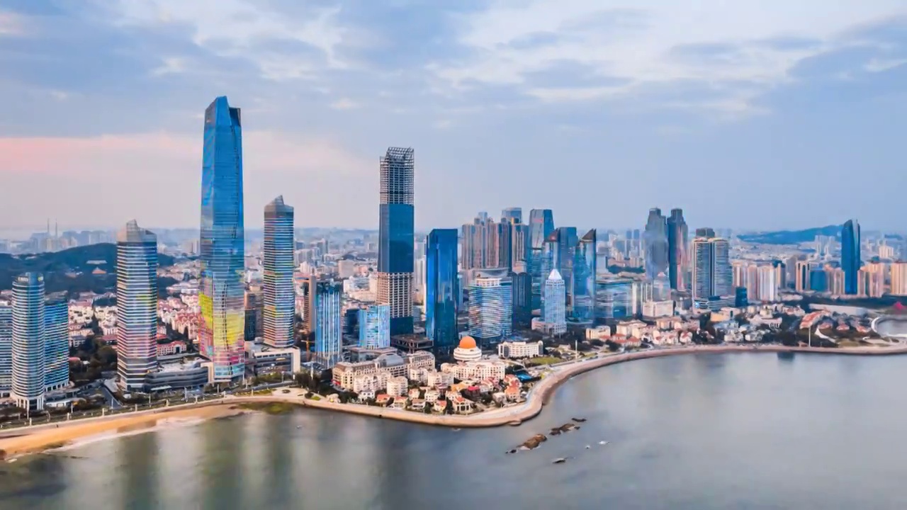 中国山东青岛浮山湾海岸线建筑群航拍环绕延时摄影视频下载
