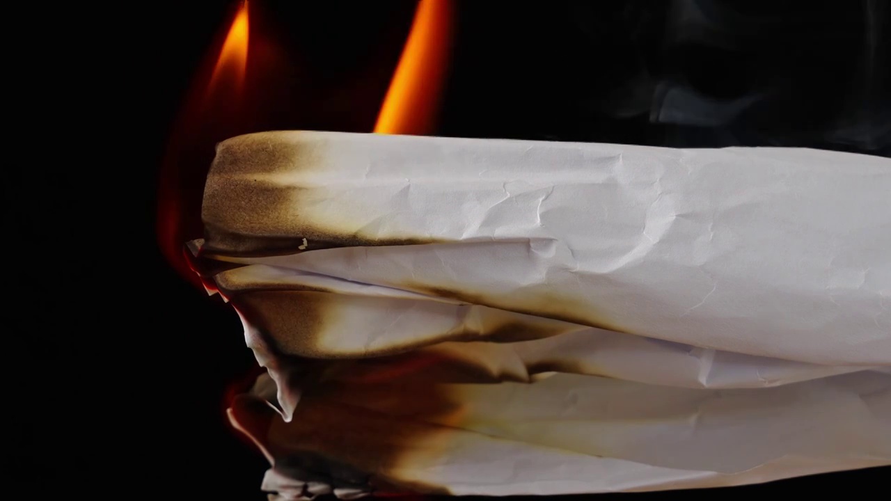 燃烧的白纸火焰蔓延视频下载