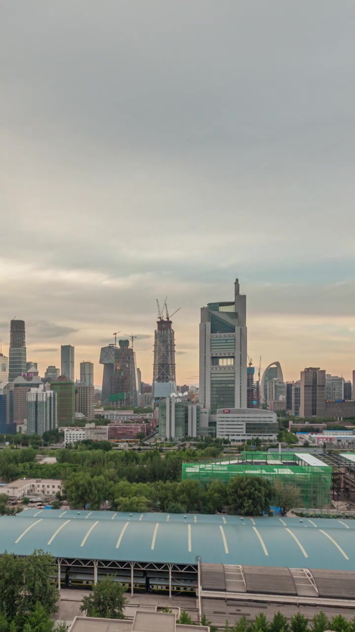 中国北京市城市风光：国贸CBD商务区 日转夜延时视频素材