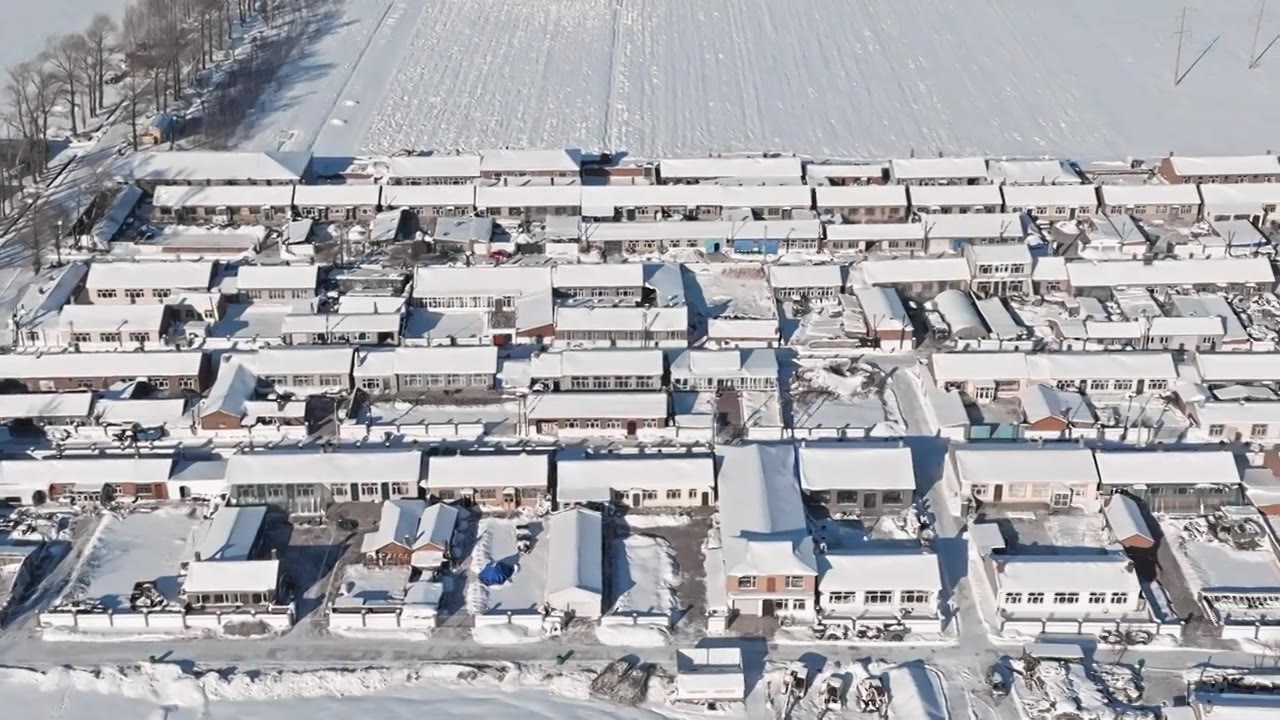 【合集】大雪覆盖的村庄航拍视频下载