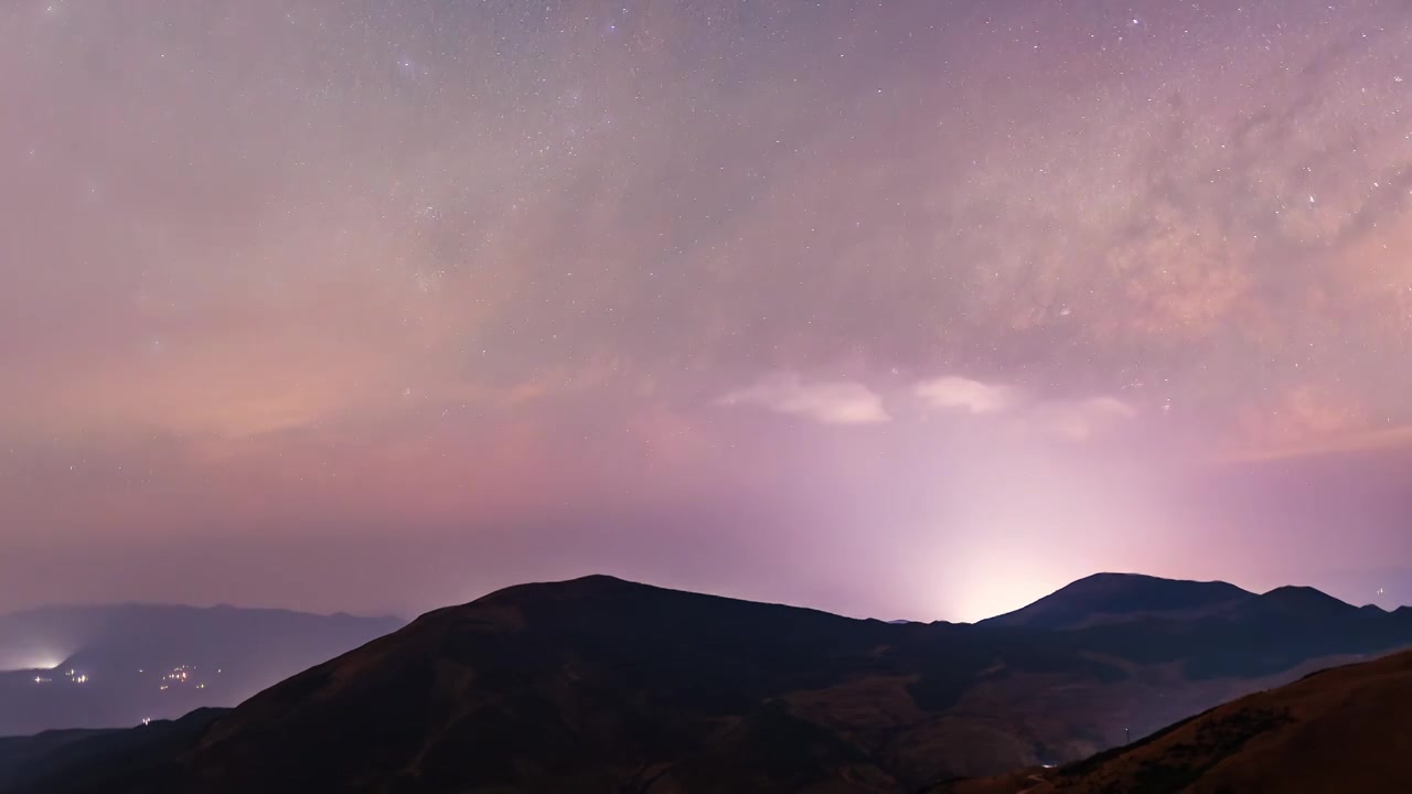 曲靖大海草山的春季银河和日出视频素材