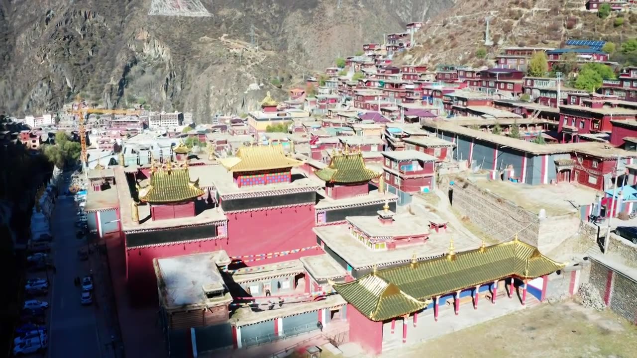 四川甘孜德格县藏族寺庙文化航拍视频素材