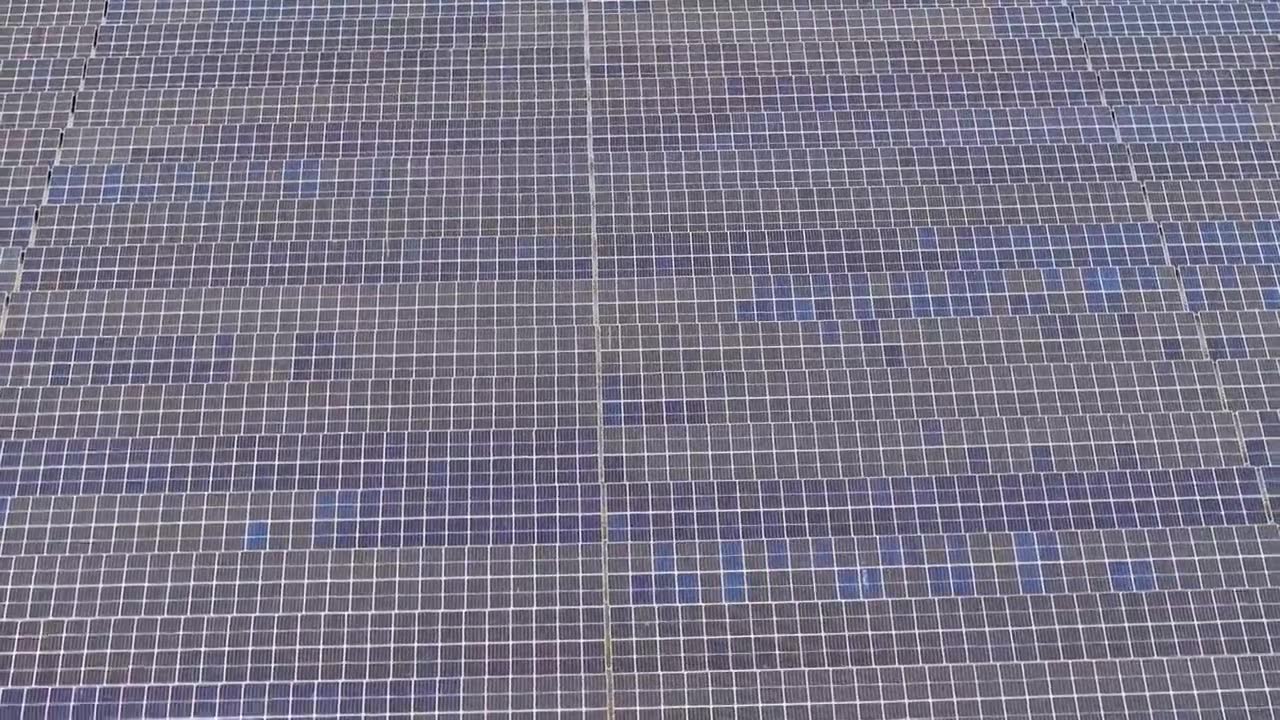 航拍珠海市金湾区三灶镇水上光伏项目视频下载