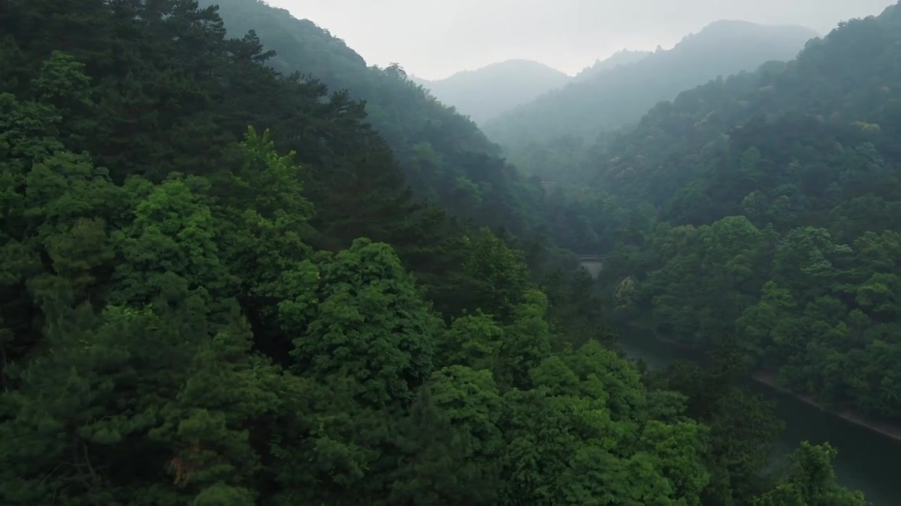 航拍湖南韶山滴水洞风景区山体密林视频下载