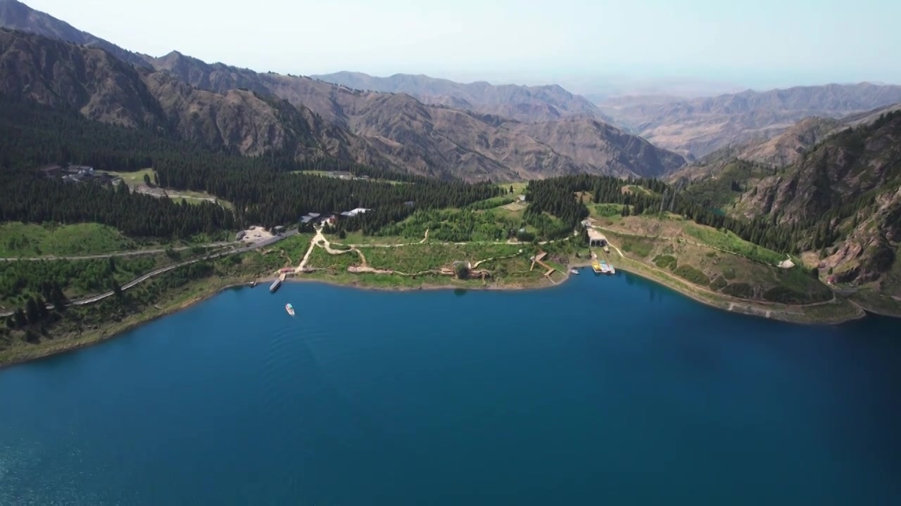 航拍新疆旅游天山天池自然湖景视频下载