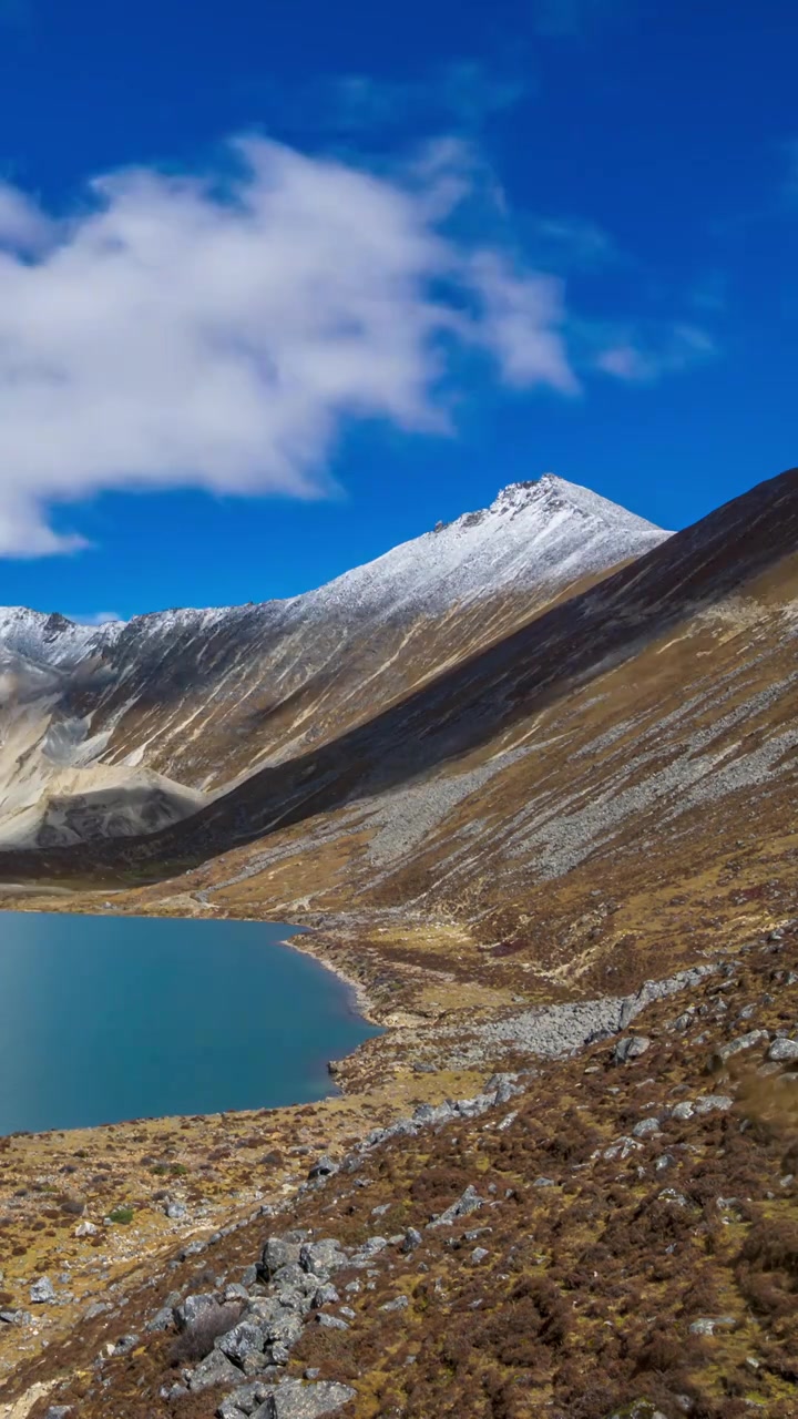 西藏库拉岗日雪山和湖延迟风光视频下载