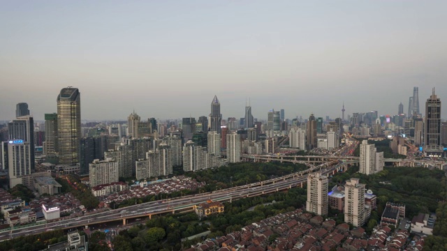上海城市日转夜风光视频下载