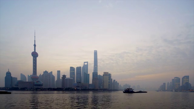 上海外滩观看陆家嘴日出延时视频素材