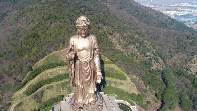 Aerial wuxi lingshan mirror,Mountain Giant Buddha视频素材