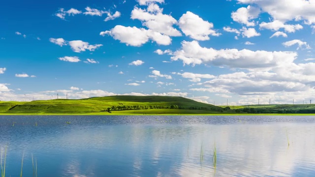 蓝天白云绿草地清澈的湖水视频素材