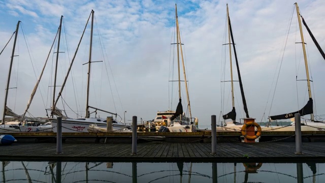 游艇码头的帆船视频素材