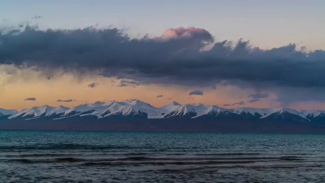 哈拉湖祁连雪山主峰团结峰视频素材