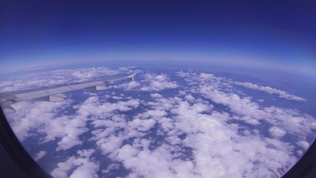延时拍摄飞机在云层上空飞行视频下载