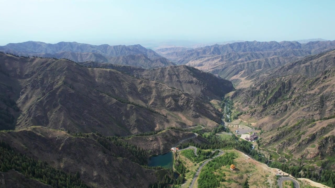 航拍新疆旅游天山山脉自然风景视频下载