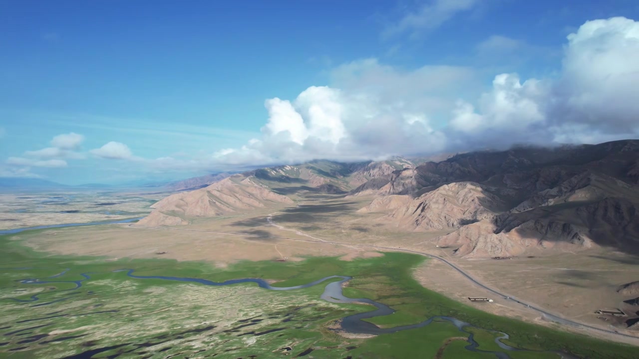 航拍新疆旅游巴音布鲁克独库公路自然风景视频下载