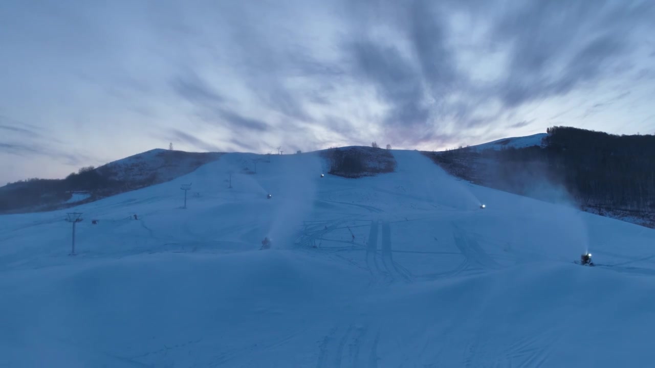 滑雪场人工造雪场景视频下载