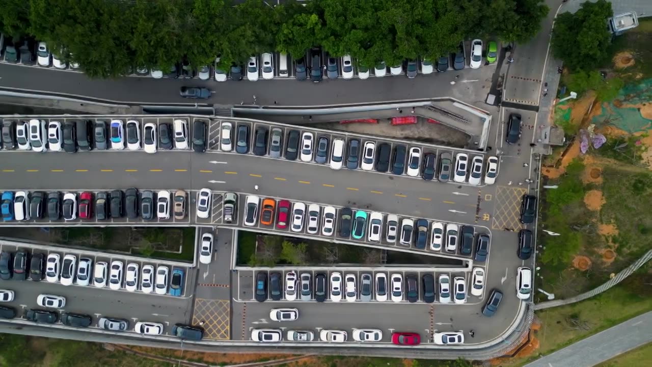 航拍深圳大梅沙海滨公园停车场视频素材