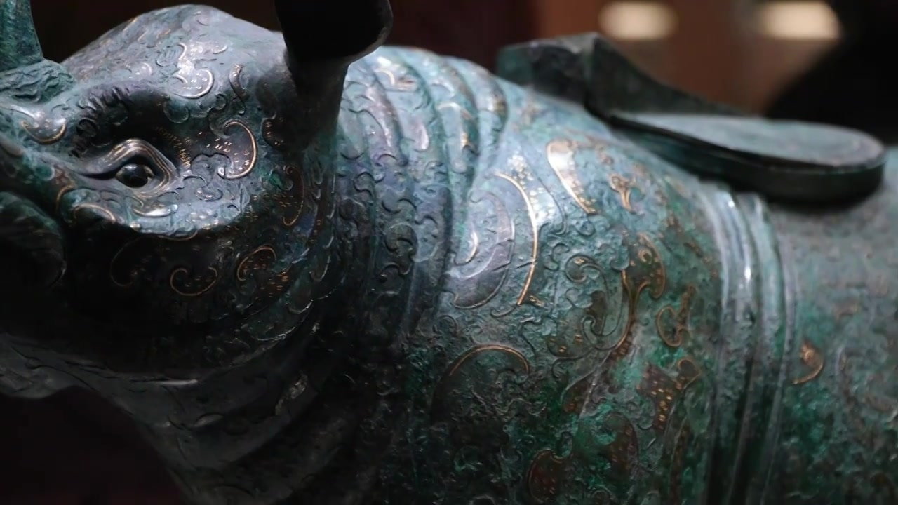 错金银云纹青铜犀尊 西汉 国家博物馆视频素材