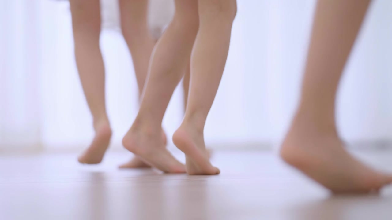幼儿园老师教小朋友跳舞视频下载