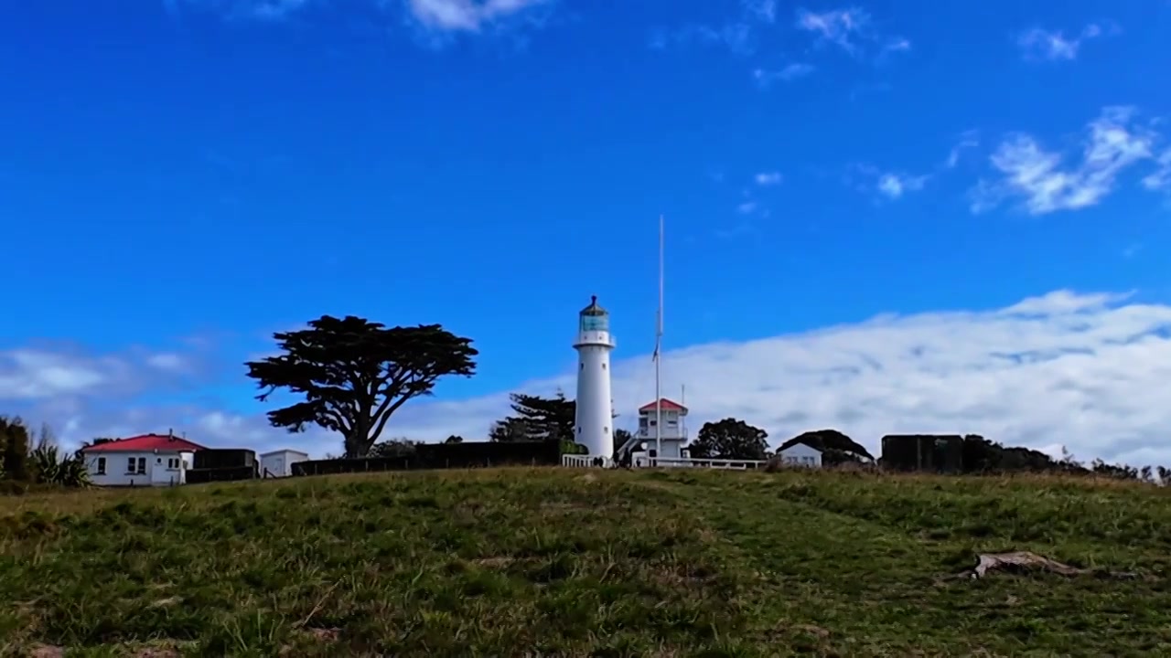 新西兰小岛上海滩边白色灯塔合集视频下载