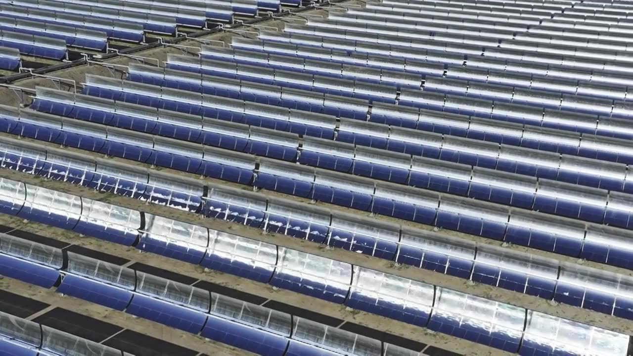 海西德令哈太阳能光伏发电场视频素材