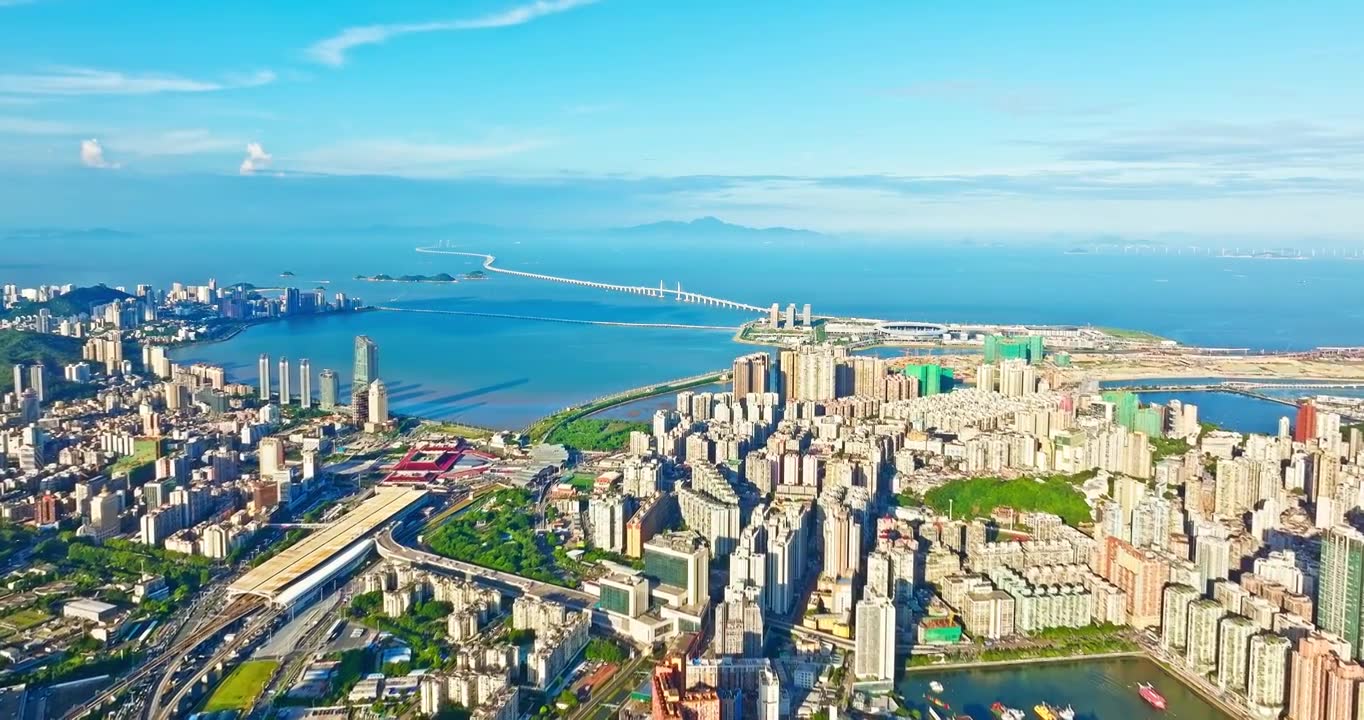 航拍澳门城市天际线和港珠澳大桥与海景视频下载
