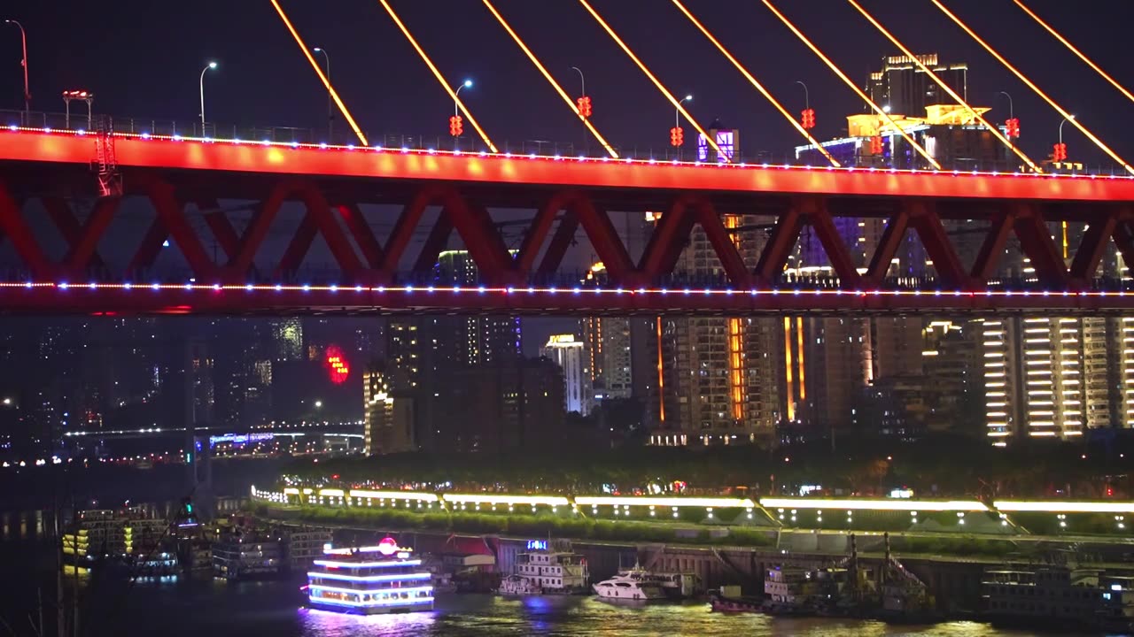 重庆千厮门大桥夜景 轻轨 游轮视频下载