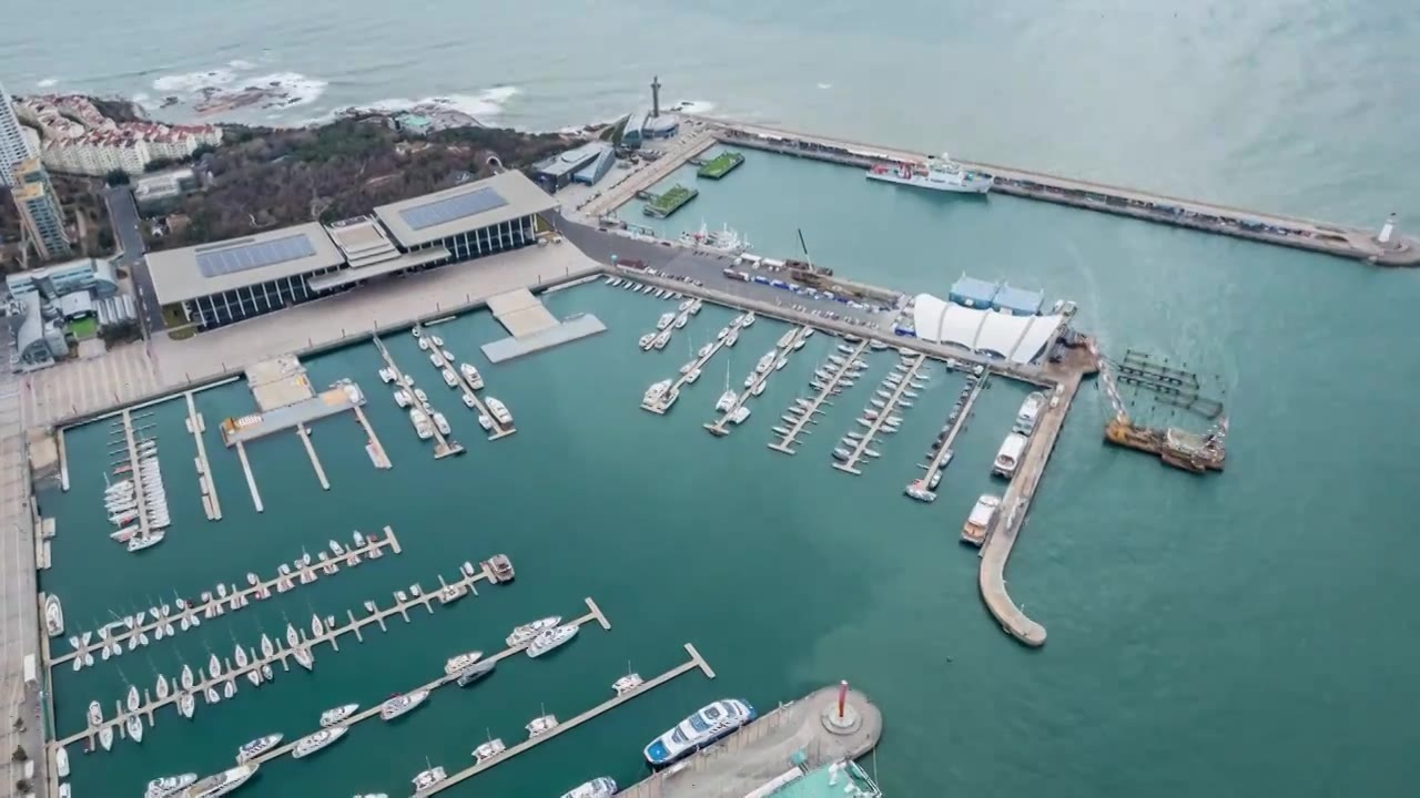 8K青岛海边帆船停泊中心航拍延时视频下载