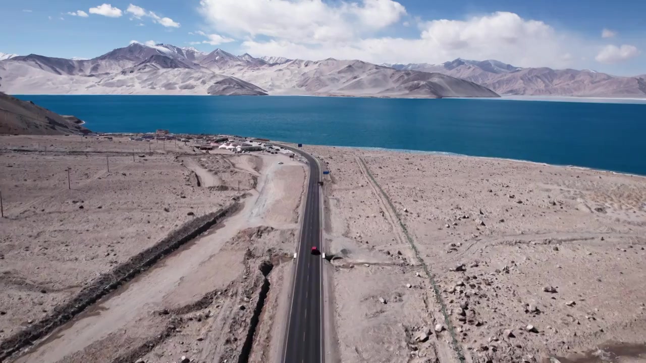 新疆白沙湖公路视频素材