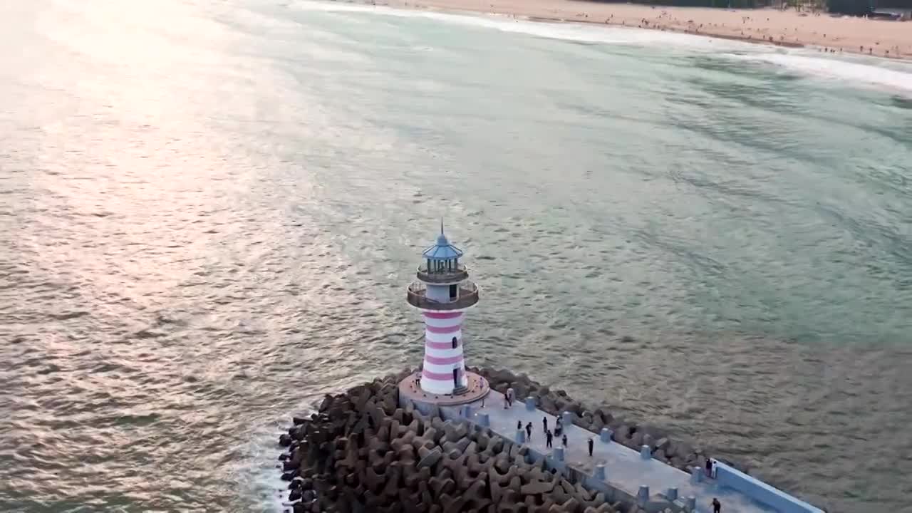 航拍陵水清水湾自由灯塔落日风光视频下载