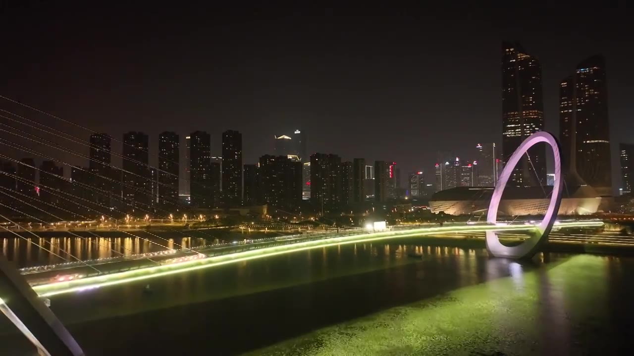 中国江苏南京眼步行桥夜景航拍视频素材