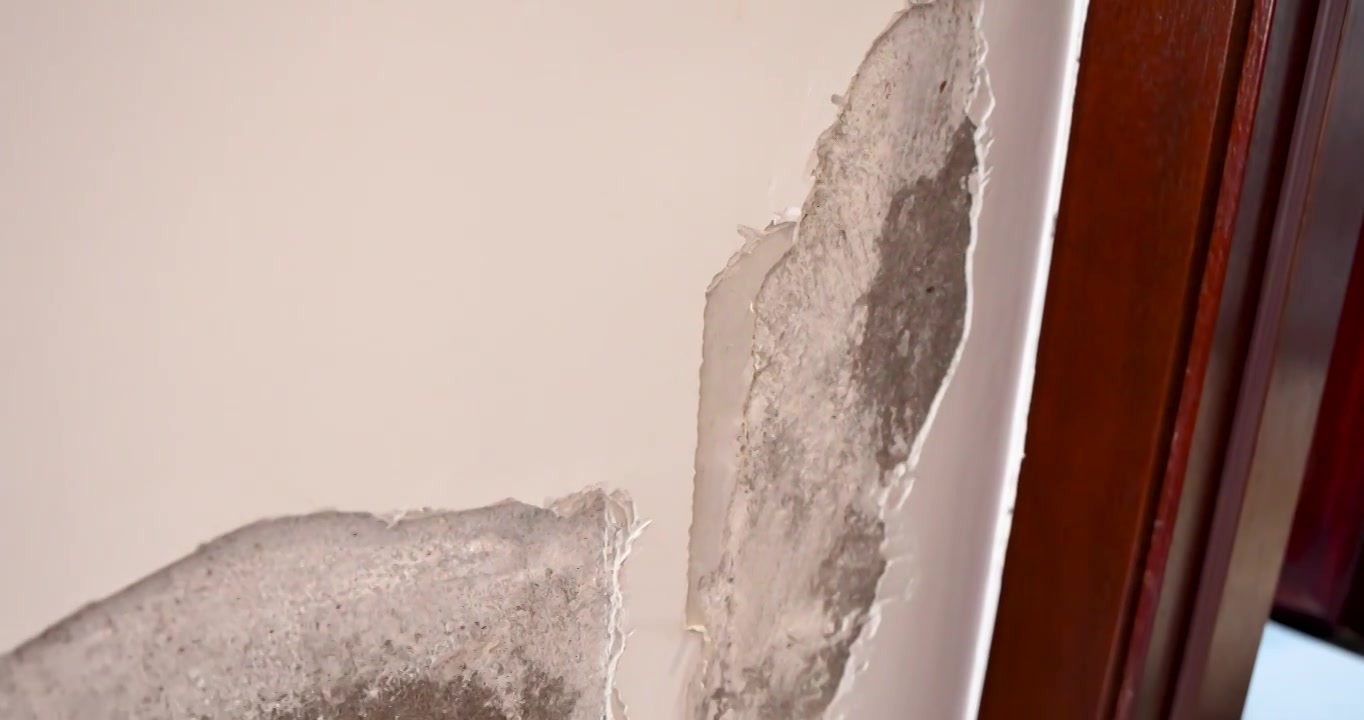 住宅墙面修补：破损的墙壁视频下载