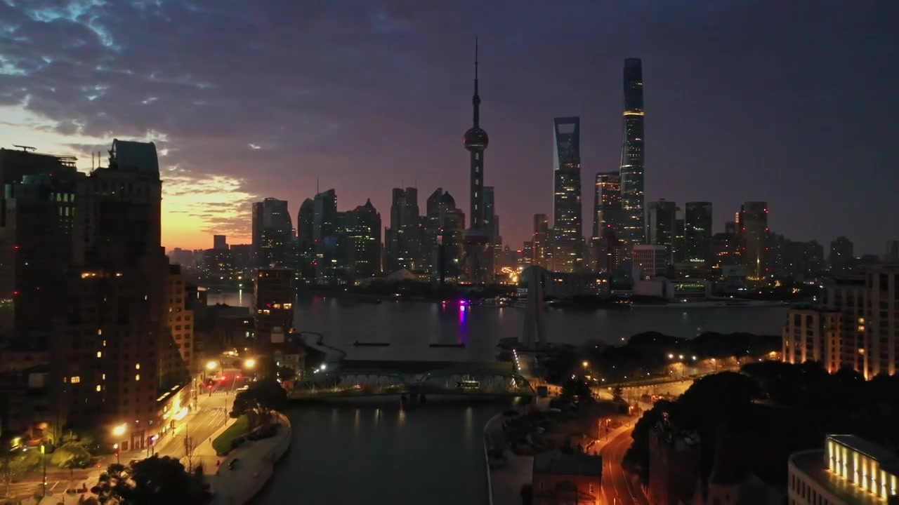 航拍上海外滩东方明珠日出视频下载