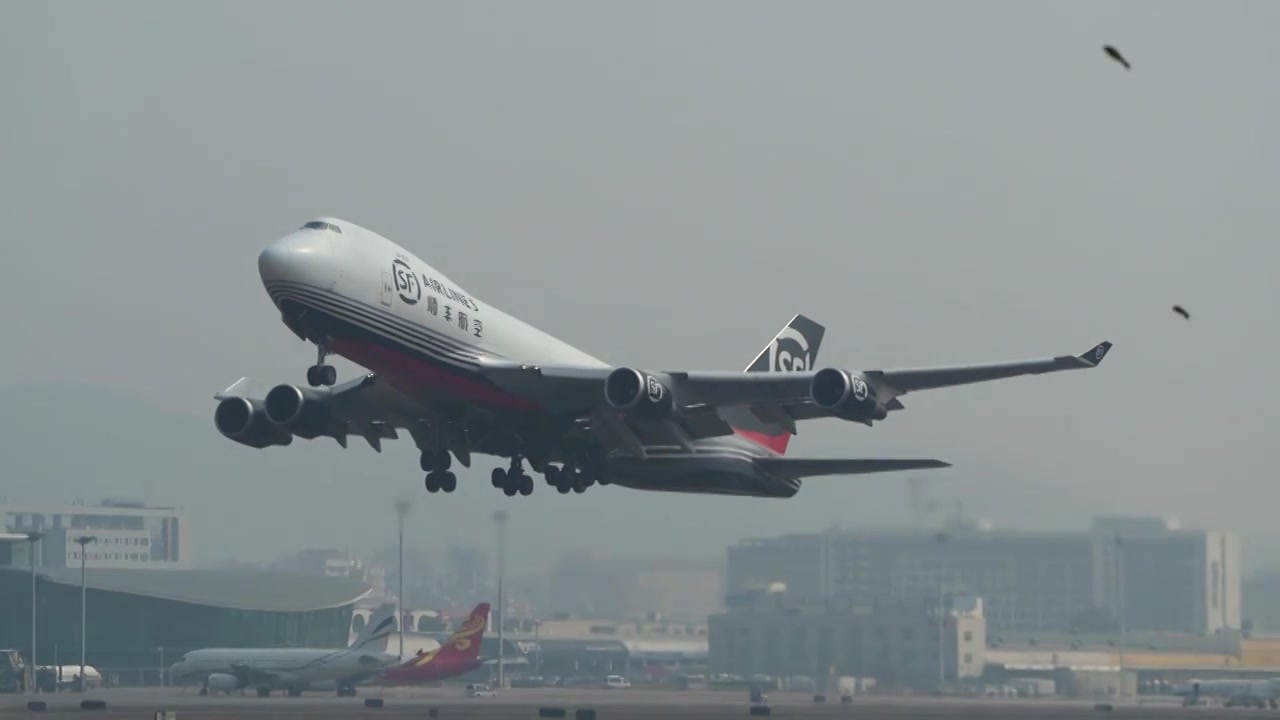 顺丰航空波音747在深圳机场震撼起飞视频下载