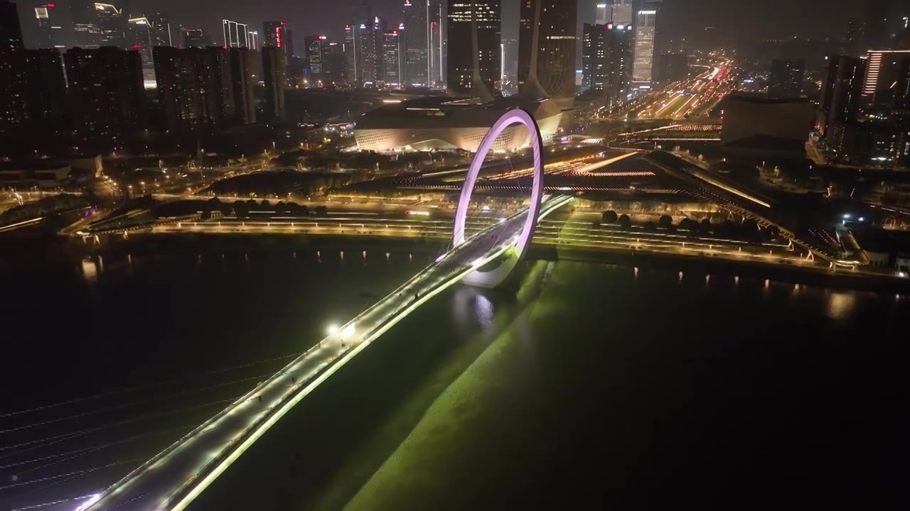 中国江苏南京眼步行桥、南京保利大剧院及南京青奥中心双塔楼夜景航拍视频素材