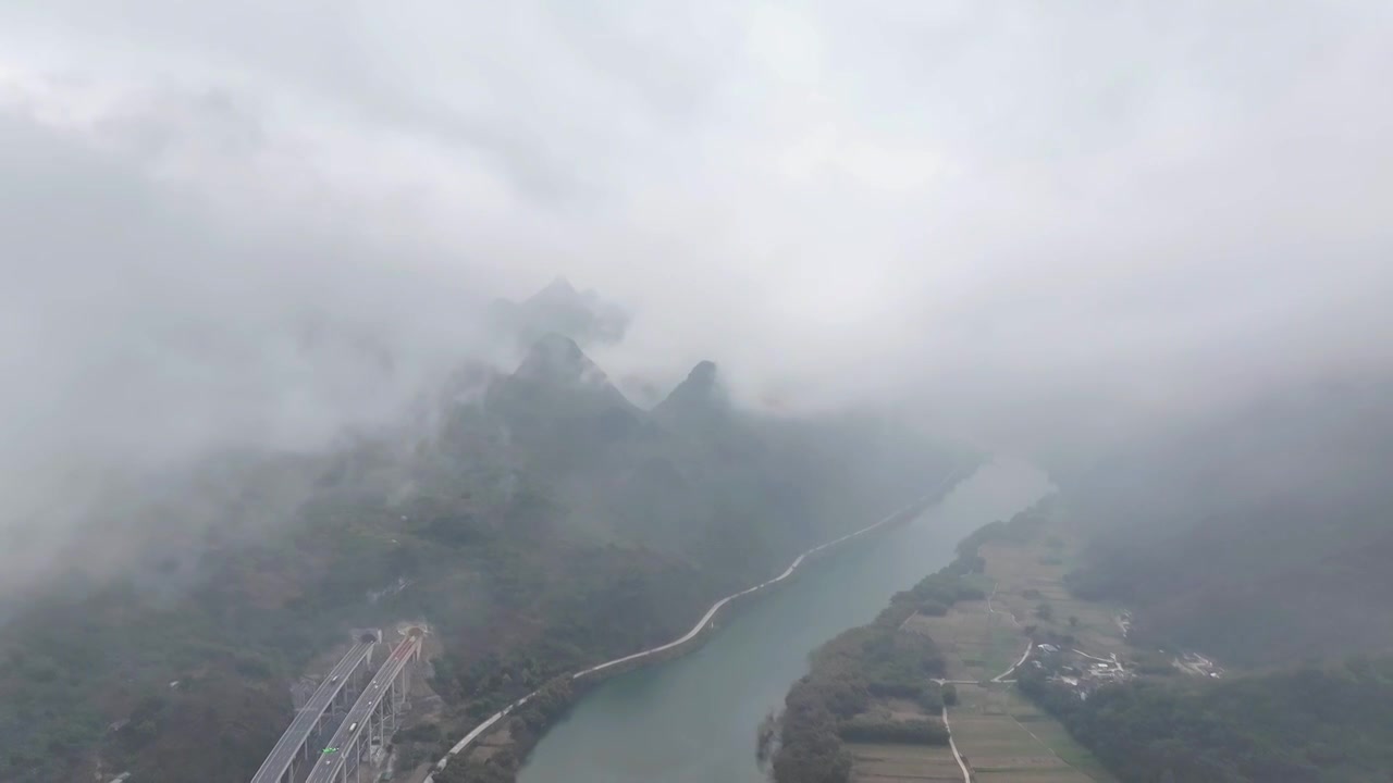 航拍穿梭广东清远连江畔的高速公路视频素材