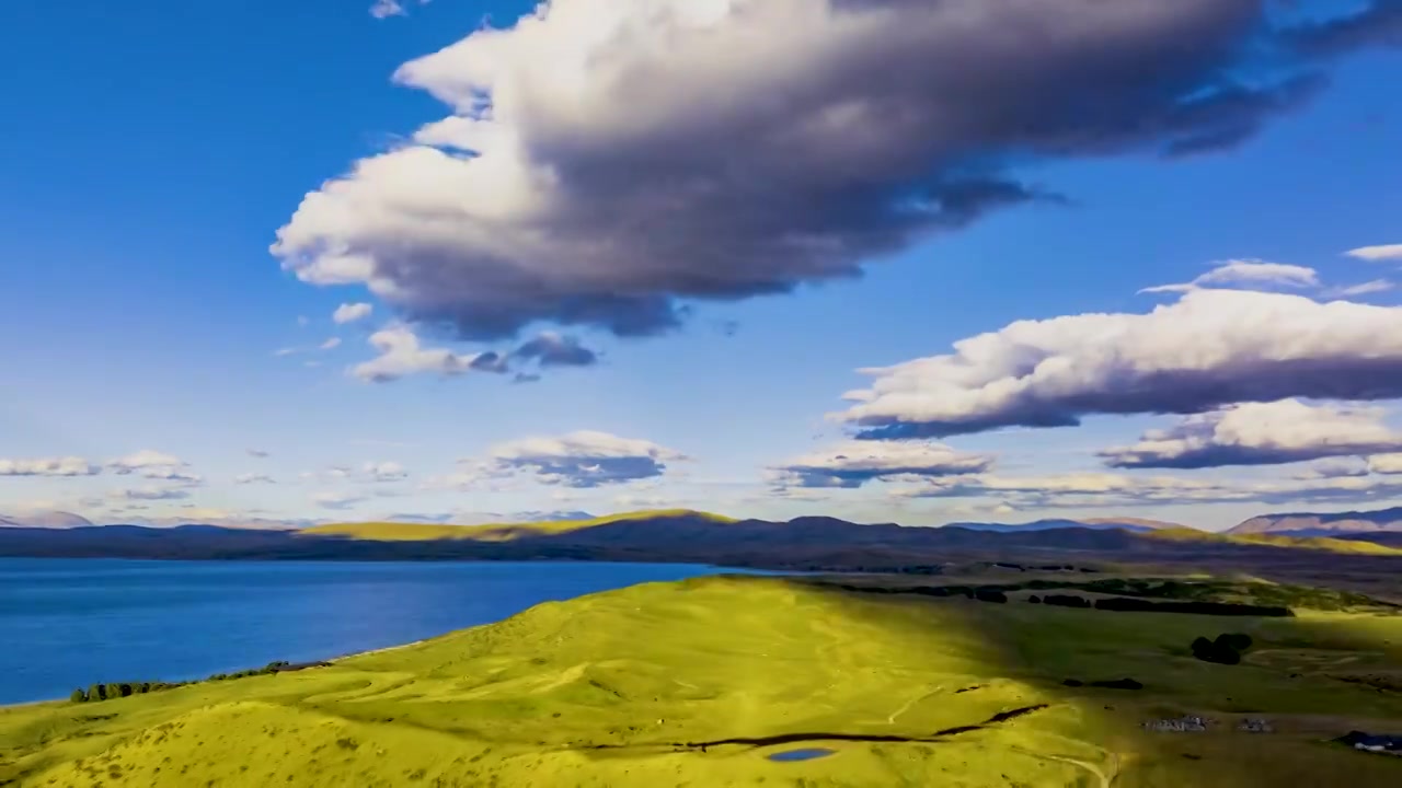 延时航拍新西兰普卡基湖蓝天白云到乌云压顶视频下载