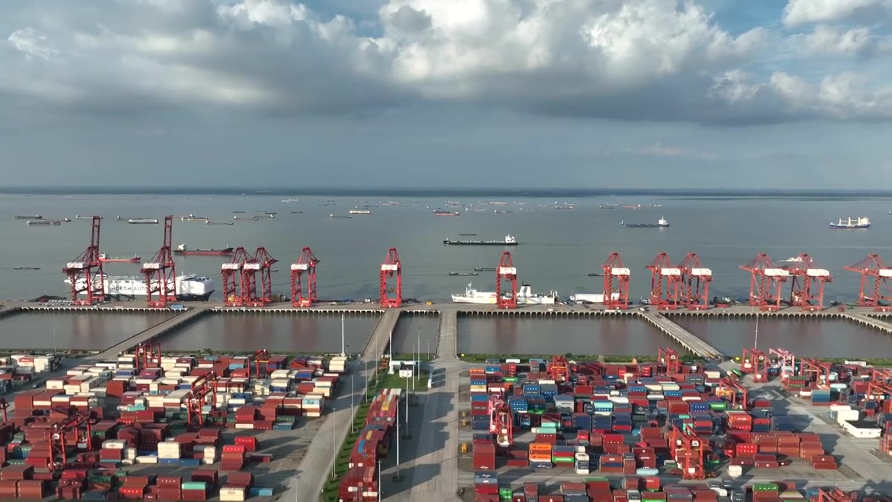 苏州太仓港集装箱码头航拍视频素材