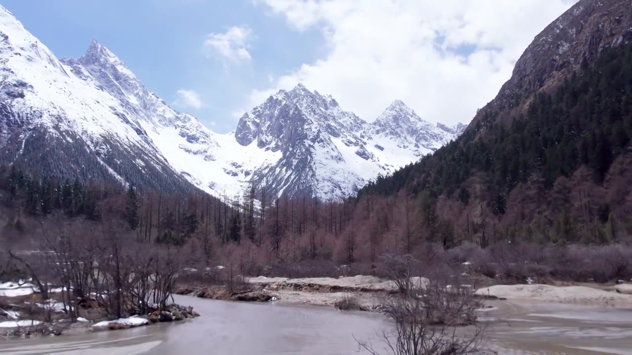 四川省阿坝藏族羌族自治州理县毕棚沟风景区航拍视频素材