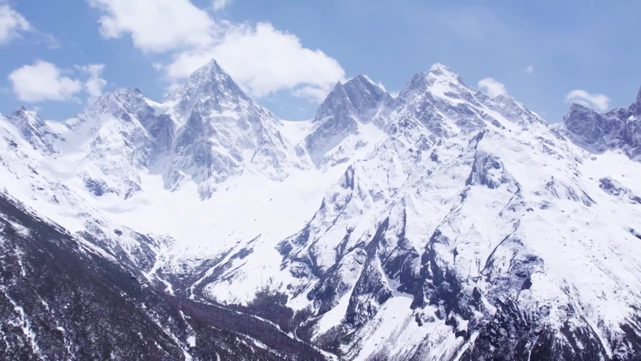 四川省阿坝藏族羌族自治州理县毕棚沟风景区航拍视频素材