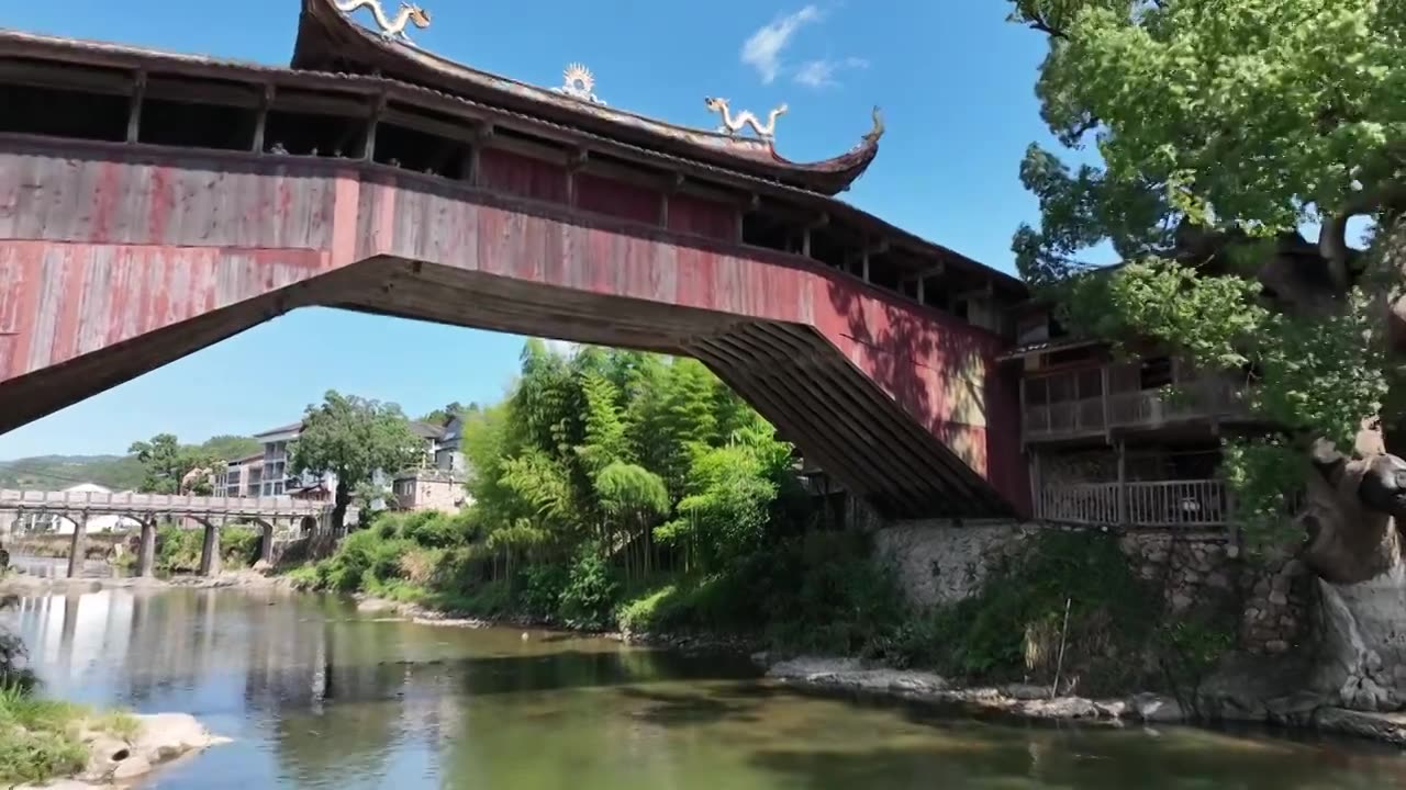 俯瞰五一假期旅游景点泰顺古廊桥视频下载