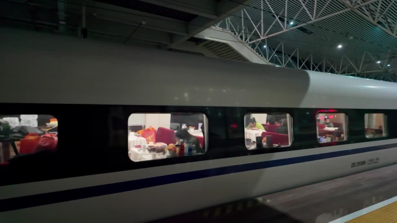 【4K】春节返乡的高铁视频下载