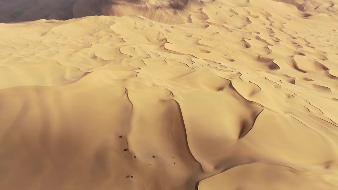 航拍内蒙古阿拉善巴丹吉林沙漠无人区自然风景视频下载