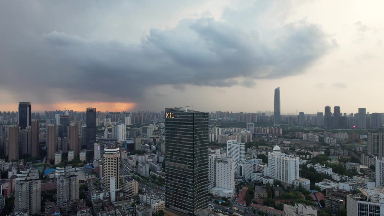 航拍武汉城市天际线高楼群街景夕阳落日视频下载