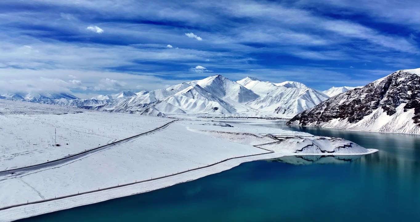 新疆风光白沙湖雪后航拍美丽的雪景视频下载