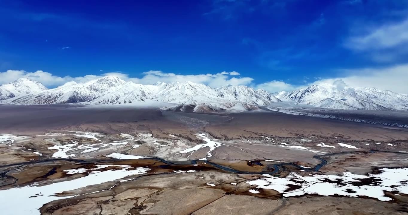 新疆风光白沙湖雪后航拍美丽的雪景视频素材