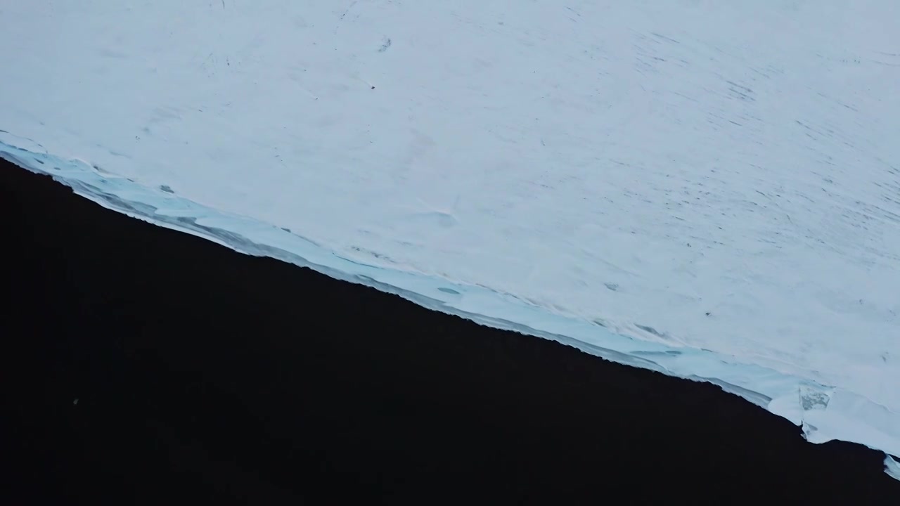 水面上的冰，冬天的冰面，水面与冰面视频下载