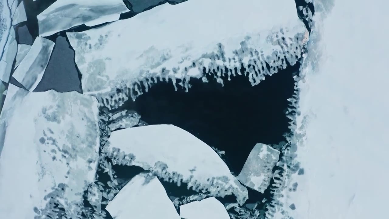 水面上的冰，冬天的冰面，水面与冰面视频下载