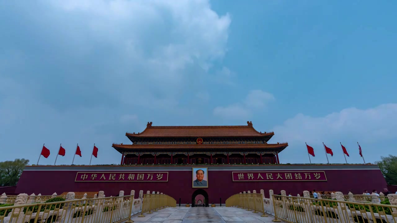 北京故宫博物院城楼天安门广场金水桥人流蓝天白云延时视频素材
